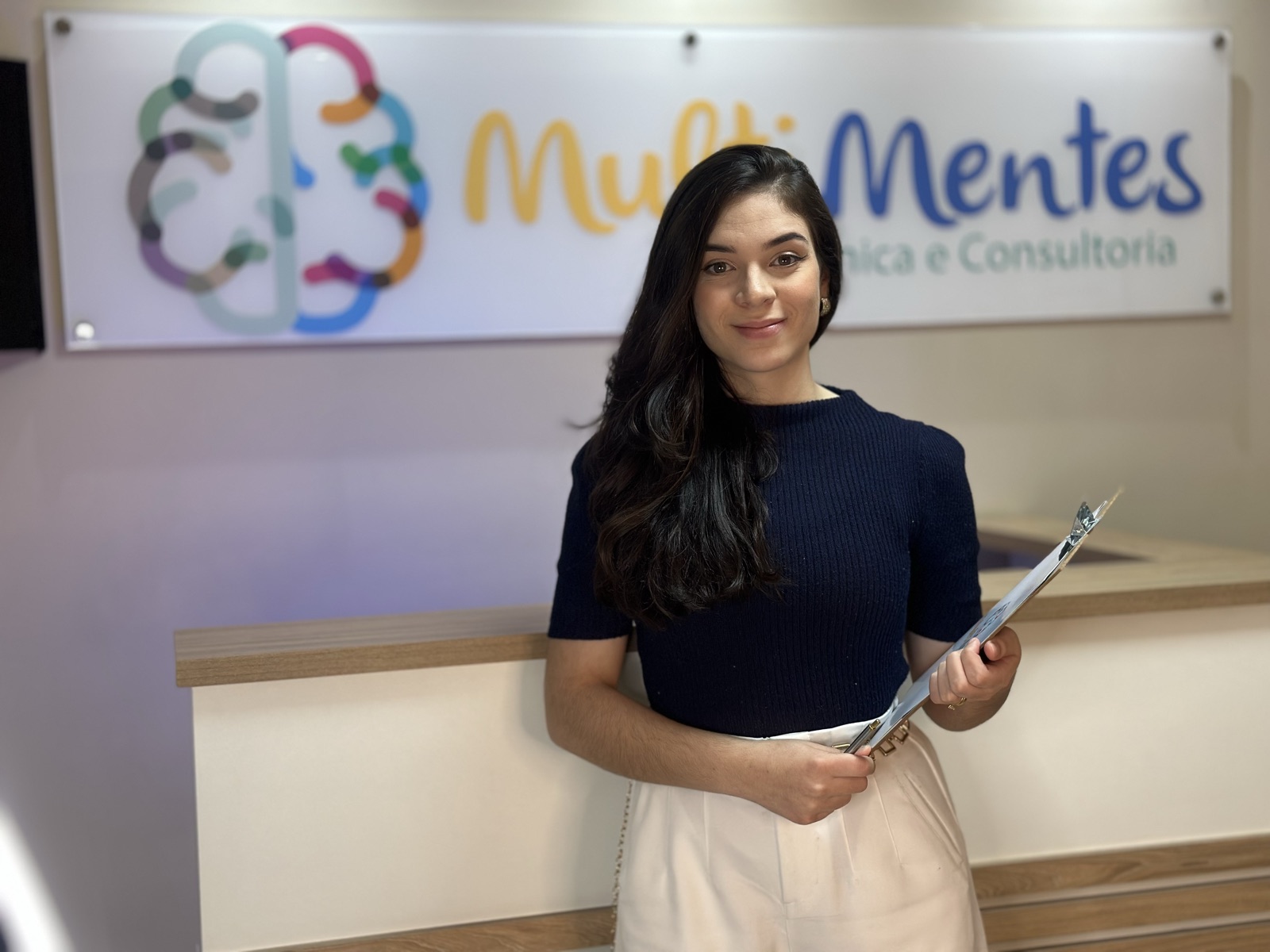 Recepção acolhedora da clínica MultiMentes